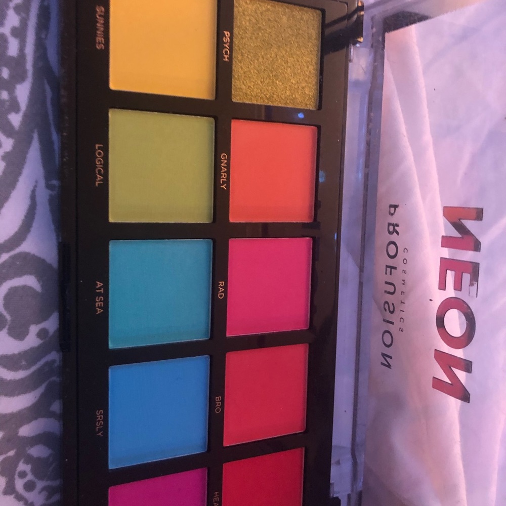 Profusion-NEON eye shadow palette